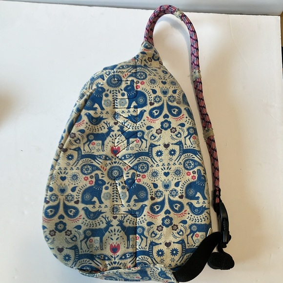 Kavu women’s sling pack with matching Wallet - Picture 6 of 16